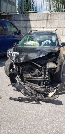 To je povzročil pijani 25-letnik danes zjutraj, s policistom je hudo