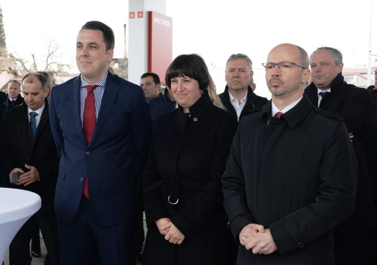 Kraljevska služba za Šarčevega Kralja! Ali kaj počne v Petrolu, družbi, katere največja lastnica je država, Nada Drobne Popovič