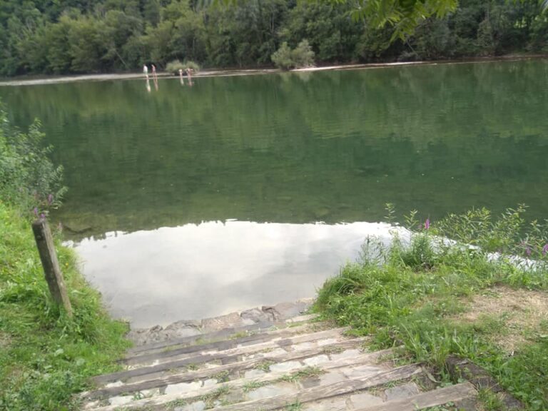 Občan opazil truplo