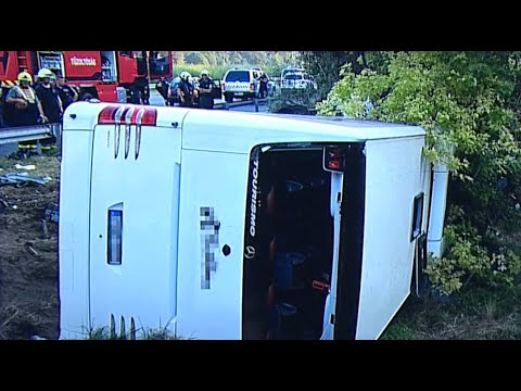 Avtobus potoval iz Hrvaške in se prevrnil, osem ljudi umrlo, 40 je bilo ranjenih