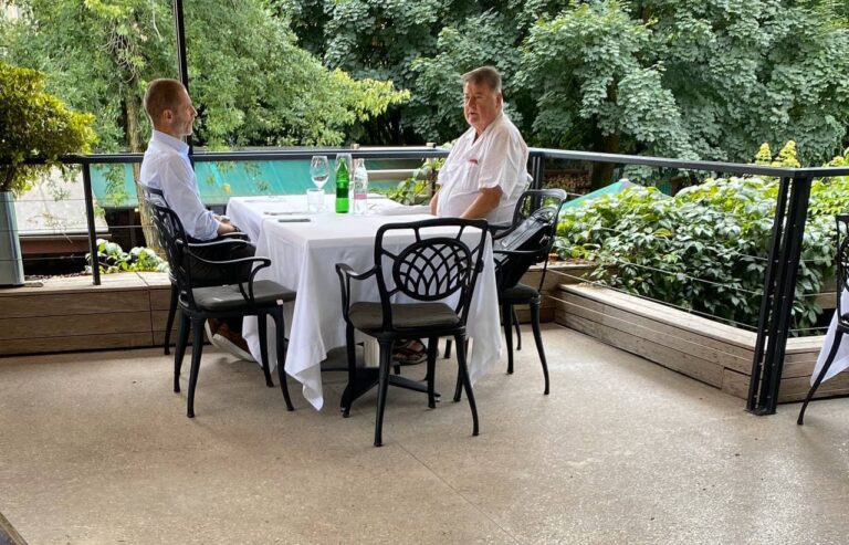 FOTO: Razkrivamo, z lastnikom katere odvetniške pisarne kosi član Sodišča Evropske unije