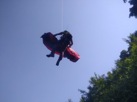 Tragedija v steni Triglava: En plezalec umrl na kraju, po drugega s helikopterjem