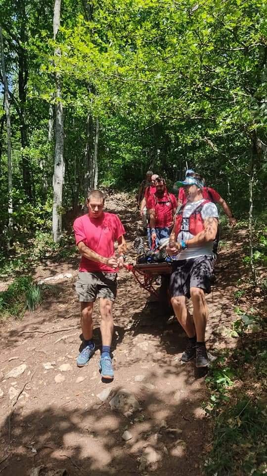 Onesvestil se je na pohodu