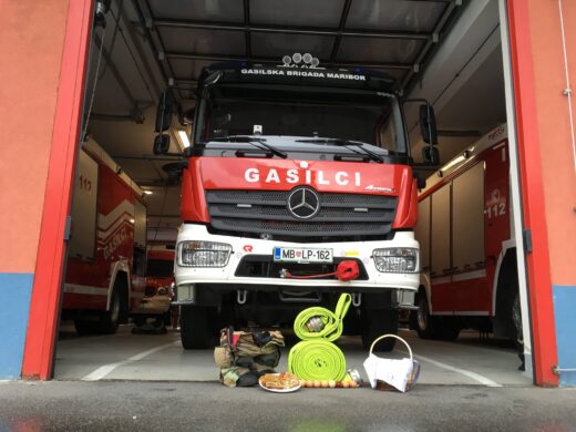 Ojoj, kaj je majhen otrok naredil svoji mami na balkonu