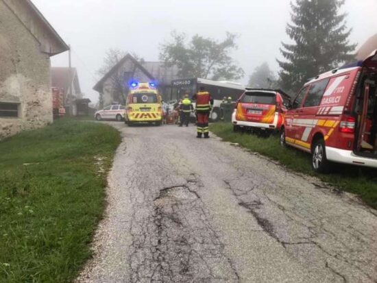 FOTO: Na avtobusni jo je zjutraj povozil avtobus