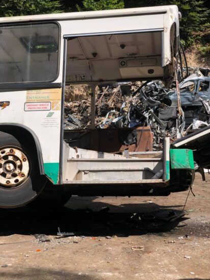 Ob 6.33 pri Topolcu: Zaletel se je v avtobus