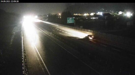 FOTO: Avtocesta proti morju zaradi nesreče blokirana