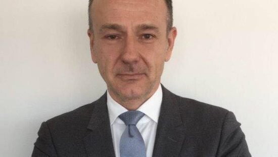 Aretirani oče je v bolnišnici, razkril zakaj je zadavil tri svoje otroke ? Bil je brez službe, najemnina mu je potekla