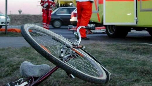 18-letnik povzročil hudo prometno, nastradala 79-letnica