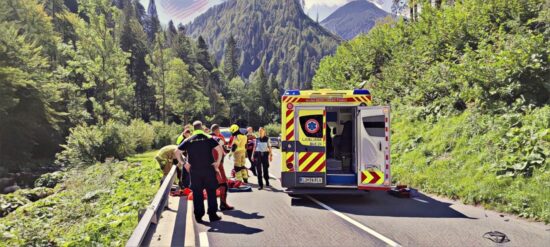 Zgrmel s ceste, ko so prišli gasilci, ga je obšla slabost