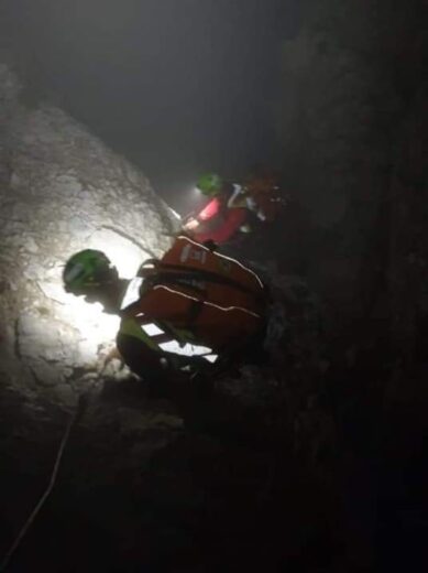 Zvečer zaman iskali turnega smučarja