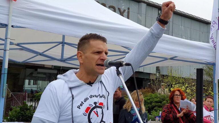 Poglejte, kako z vami manipulirajo Zoran Stevanović in druščina! Okorn jim je nalil čistega vina