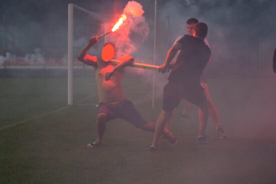 Policija prosi za pomoč! Če prepoznate osebe s fotografij, pokličite 113