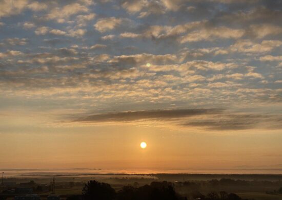 Ozračje se bo danes segrelo! Od 16 do 22 °C, a gori tudi opozorilo