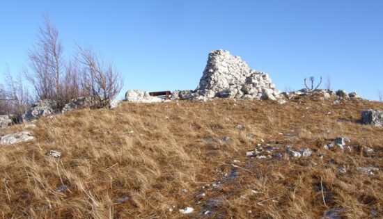 Šok, sprehajalec našel truplo