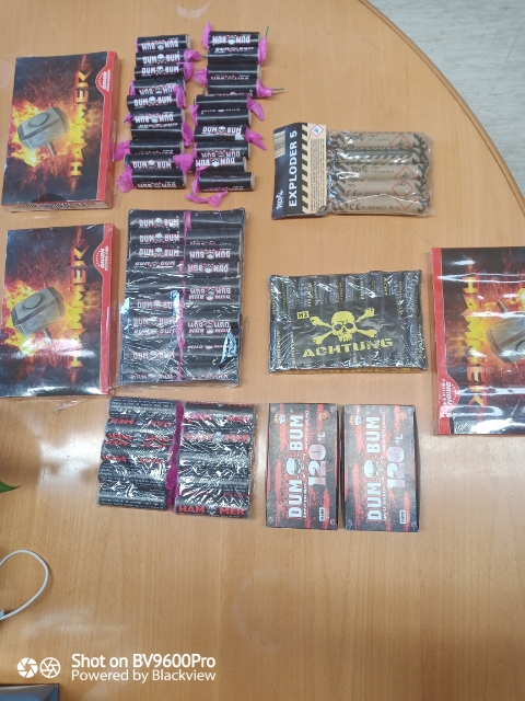 FOTO: Ojoj, tole so policisti zasegli srednješolcu