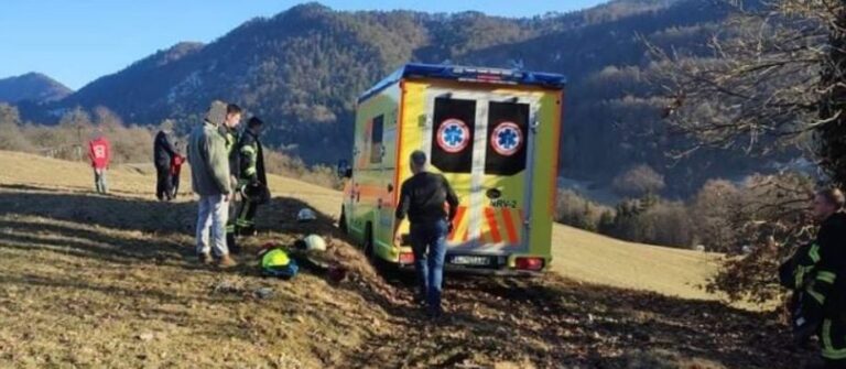 VIDEO: Konj v glavo brcnil mlajše dekle, posredoval helikopter SV