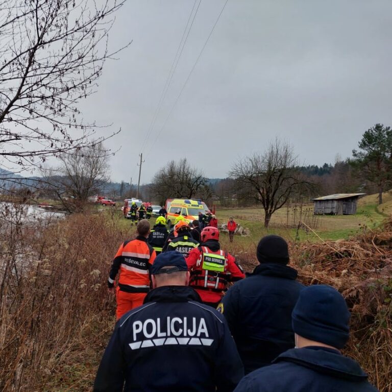 Občan je zdrsnil v reko Savo