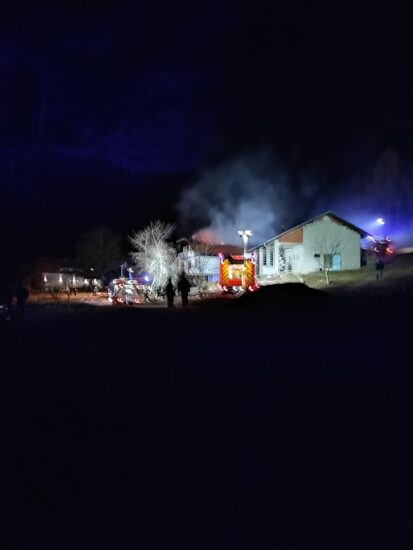 FOTO: Zagorela stanovanjska hiša, požar gasilo 68 gasilcev