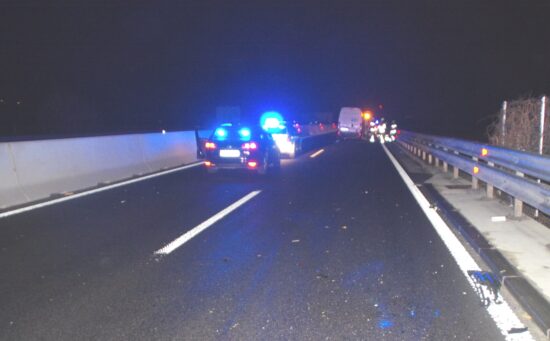 Okoli 6. ure prišlo do prometne, oseba ukleščena