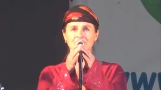 Pevka Hana, nasprotnica cepljenja, se je namerno okužila in umrla