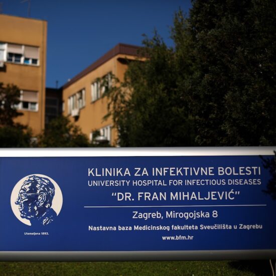 Tragedija v soseščini: otrok (11) umrl zaradi koronavirusa