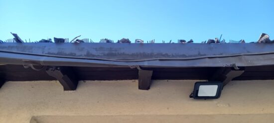 FOTO: S tovornjakom povzročil škodo gasilcem, prosijo za pomoč