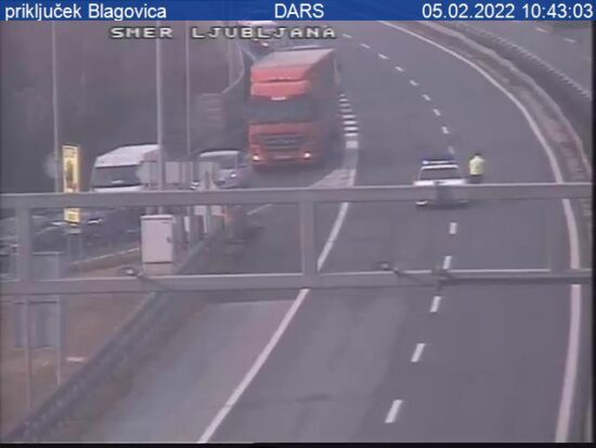 FOTO: Avtocesta je zaprta! Nesreča v predoru