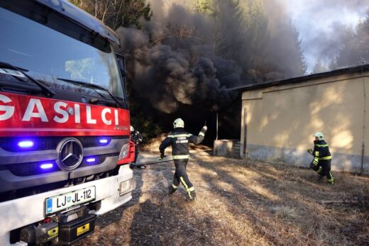 Požar v stanovanju, škode za 10 tisočakov