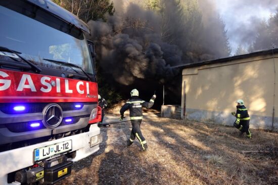 Požar v stanovanju, škode za 10 tisočakov