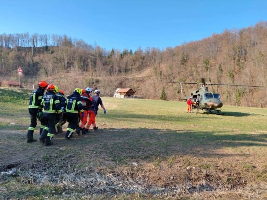 S helikopterjem po otroka