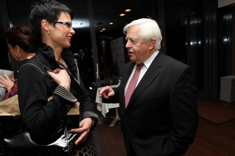 Skoraj milijonski posel Golobove Marte Kos s kupcema iz davčne oaze