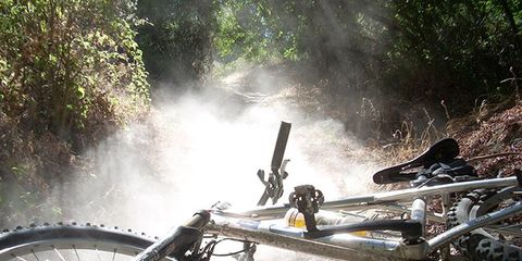 Gorski kolesar obležal nezavesten