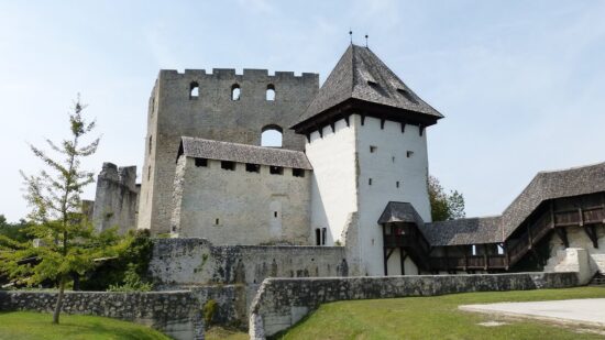 Padel z gradu in to 40 metrov globoko