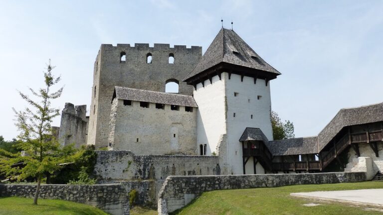 Padel z gradu in to 40 metrov globoko