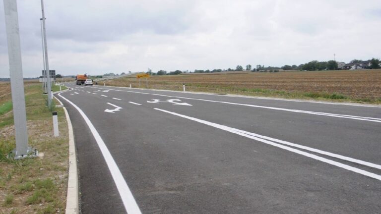 Počilo na južni obvoznici! Voznika izvrglo iz vozila, voznica vidno pretresena