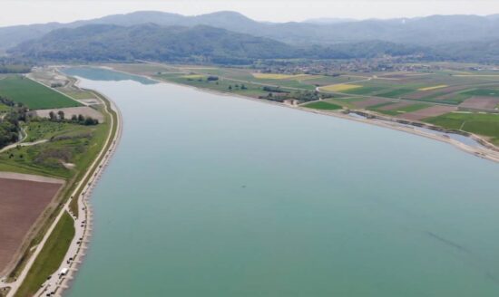 V Savi plavalo truplo, iskalna akcija se nadaljuje