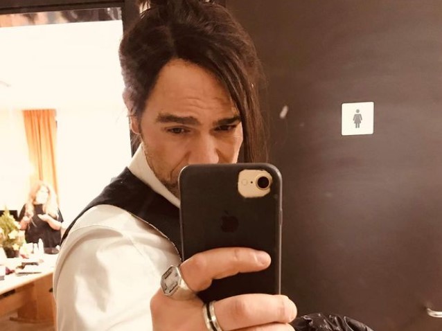 FOTO: Lado s partnerico odšel v Gano na posestvo pokojne mame!