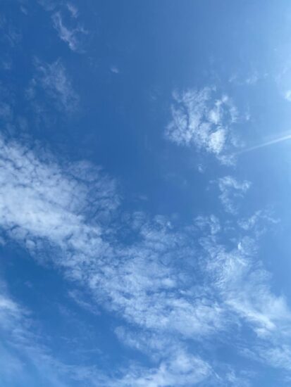 Danes temperature le do 24°C, od severovzhoda k nam prehodno priteka nekoliko hladnejši zrak