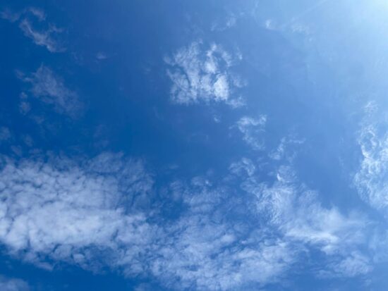 Danes bo deževalo, jutri plohe, a znano, kdaj naj bi bilo spet sončno in vroče