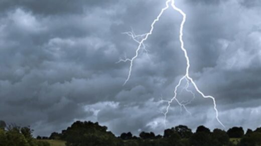 Neurje povzročilo veliko škodo: Domačiji odrezani, ena hiša neprimerna za bivanje