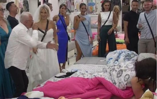 Škandal vresničnostnem šovu, priljubljenem med Slovenci! Viki in Marko imela intimne odnose, tekmovalci okoli njiju peli in plesali