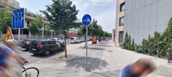 Ste ženska in ste danes hodili po tej ulici v centru ob 14.10? Policisti želijo govoriti z vami