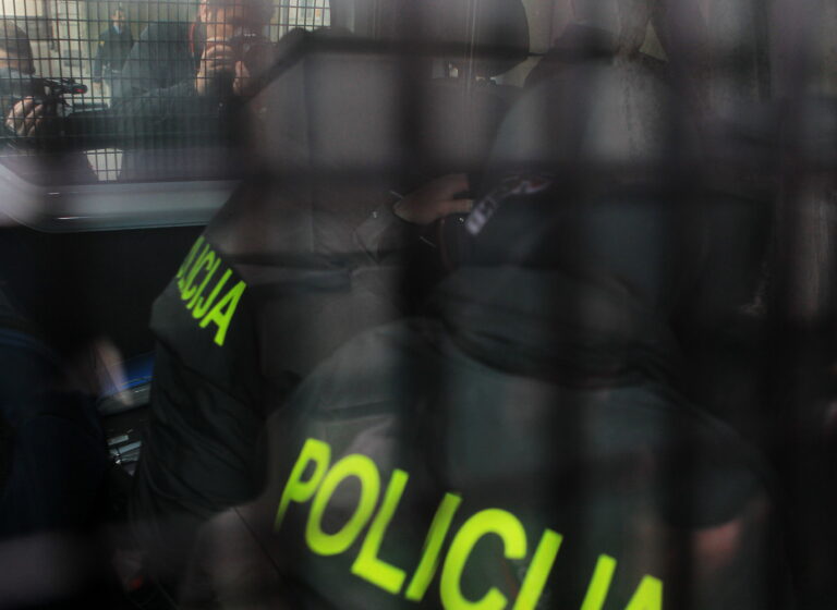 Našli mrtvo 86-letno žensko, policija sumi, da je šlo za umor