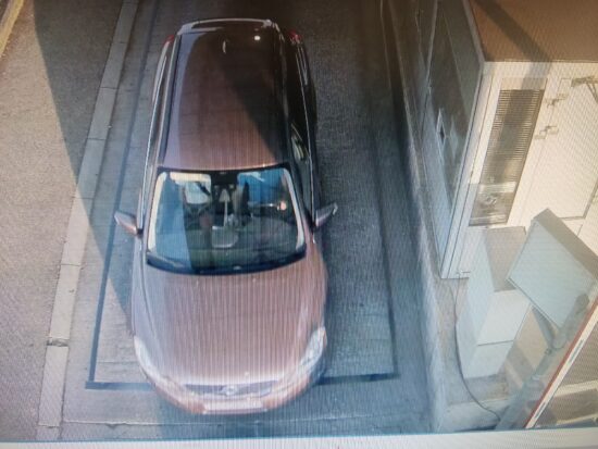 Pijanega kot čep ulovili brez vozniškega dovoljenja z dvema otrokoma v avtu, pa še »spregledal« je mejni prehod