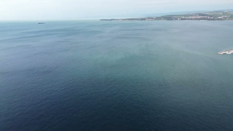 Drama na plaži pri Žusterni, iz morja potegnili utopljenca