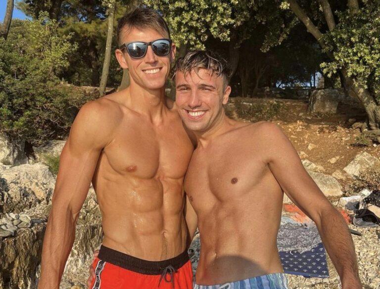 FOTO: Slovenski pevec pokazal svojega mišičastega fanta