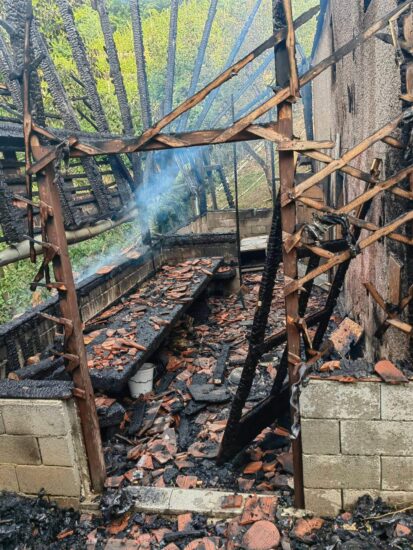 FOTO: Gasilci sporočili žalostno vest: Lastnik zidanice je umrl