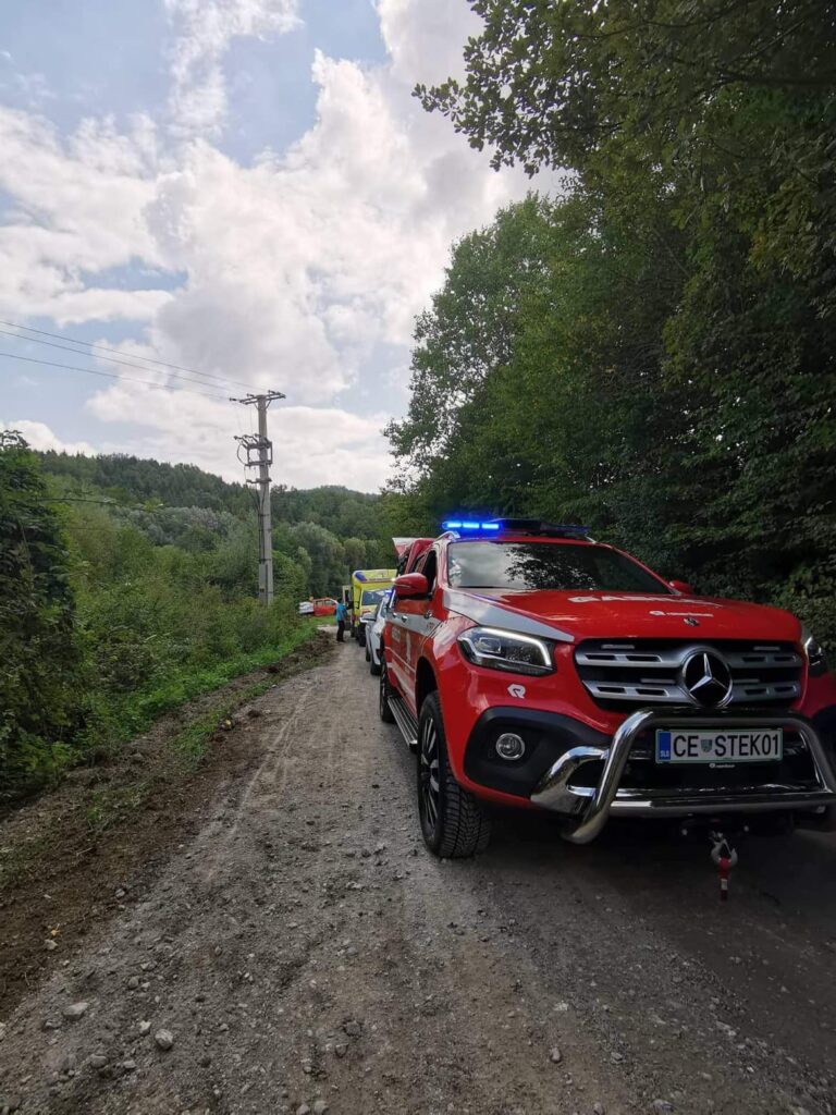 FOTO: To so prizori hude nesreče, voznik je hotel ustaviti tovorno vozilo