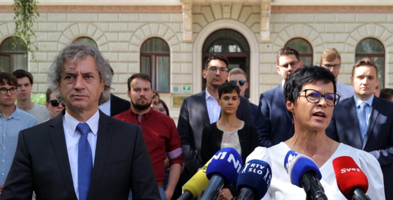 Kučan se je vmešal: Volk je užaljen, Golob za drugo pritiska v Washingtonu